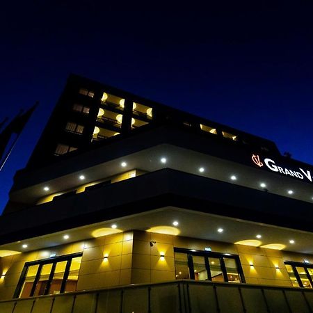 Grand View Hotel & Suites Copou Iasi Ngoại thất bức ảnh