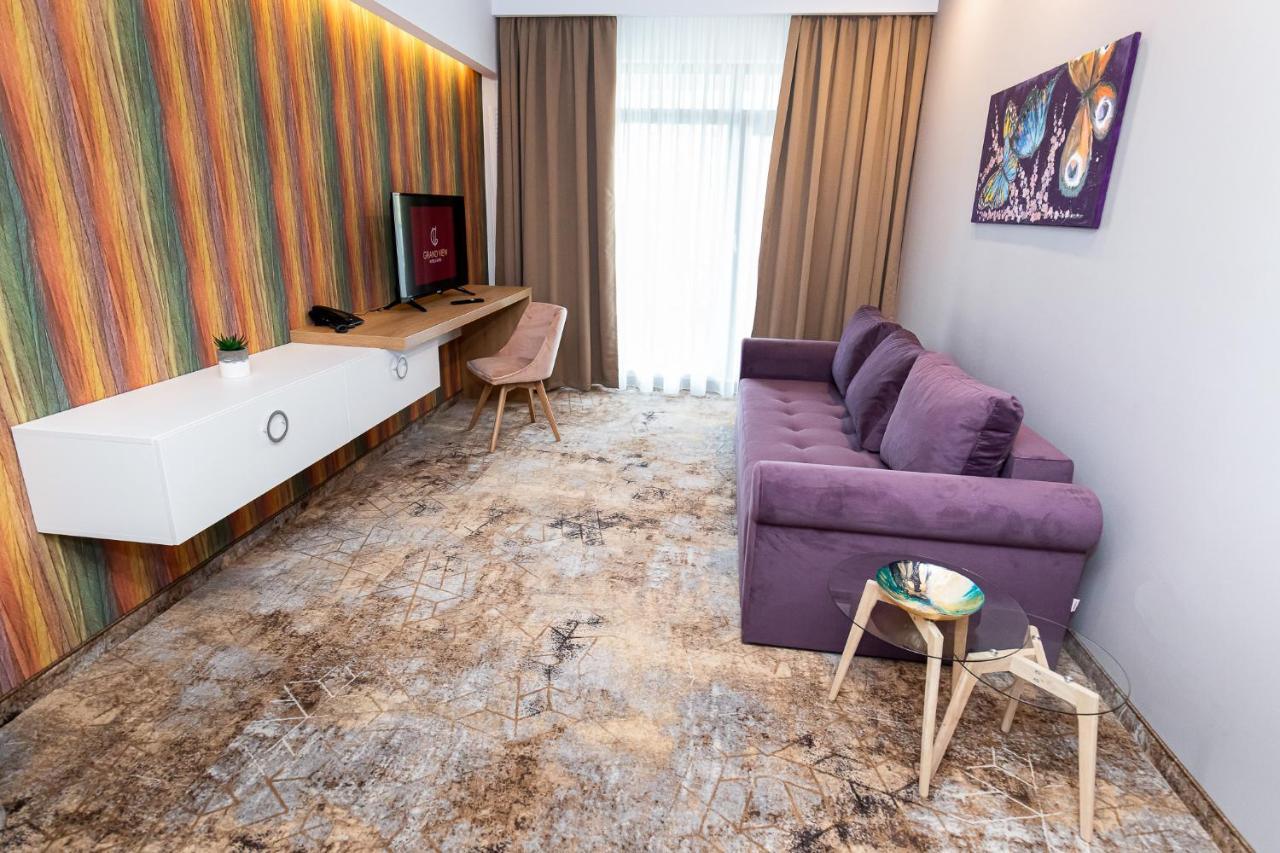 Grand View Hotel & Suites Copou Iasi Ngoại thất bức ảnh
