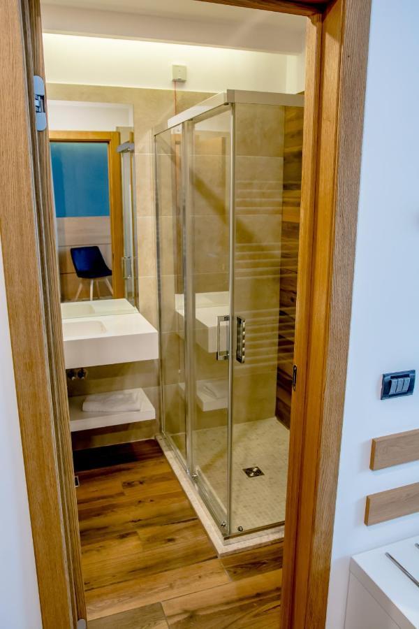 Grand View Hotel & Suites Copou Iasi Ngoại thất bức ảnh