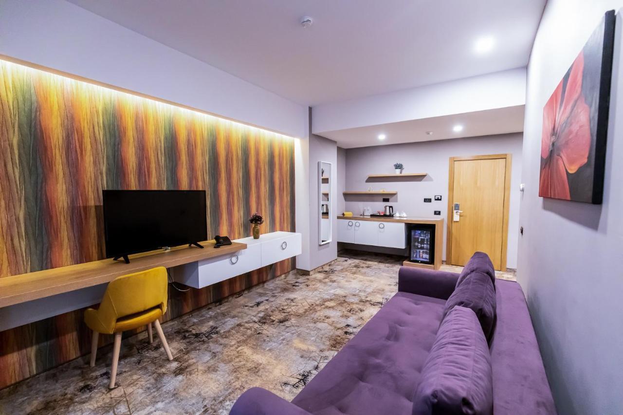 Grand View Hotel & Suites Copou Iasi Ngoại thất bức ảnh