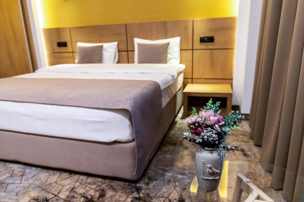Grand View Hotel & Suites Copou Iasi Ngoại thất bức ảnh