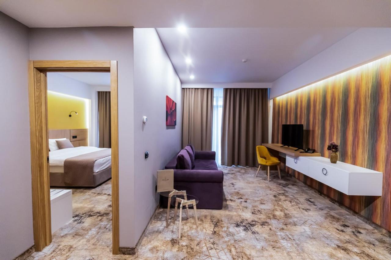 Grand View Hotel & Suites Copou Iasi Ngoại thất bức ảnh