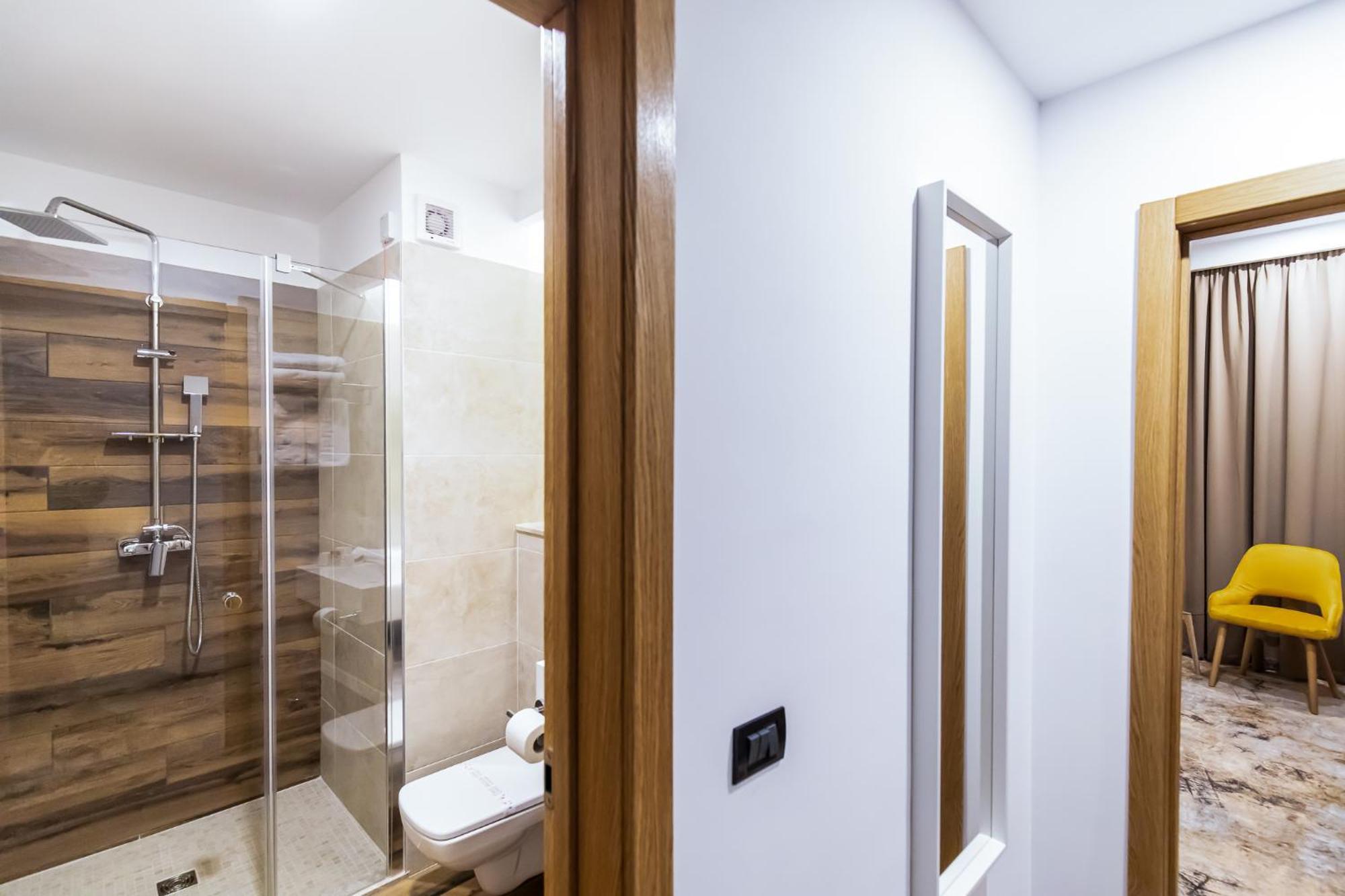 Grand View Hotel & Suites Copou Iasi Ngoại thất bức ảnh
