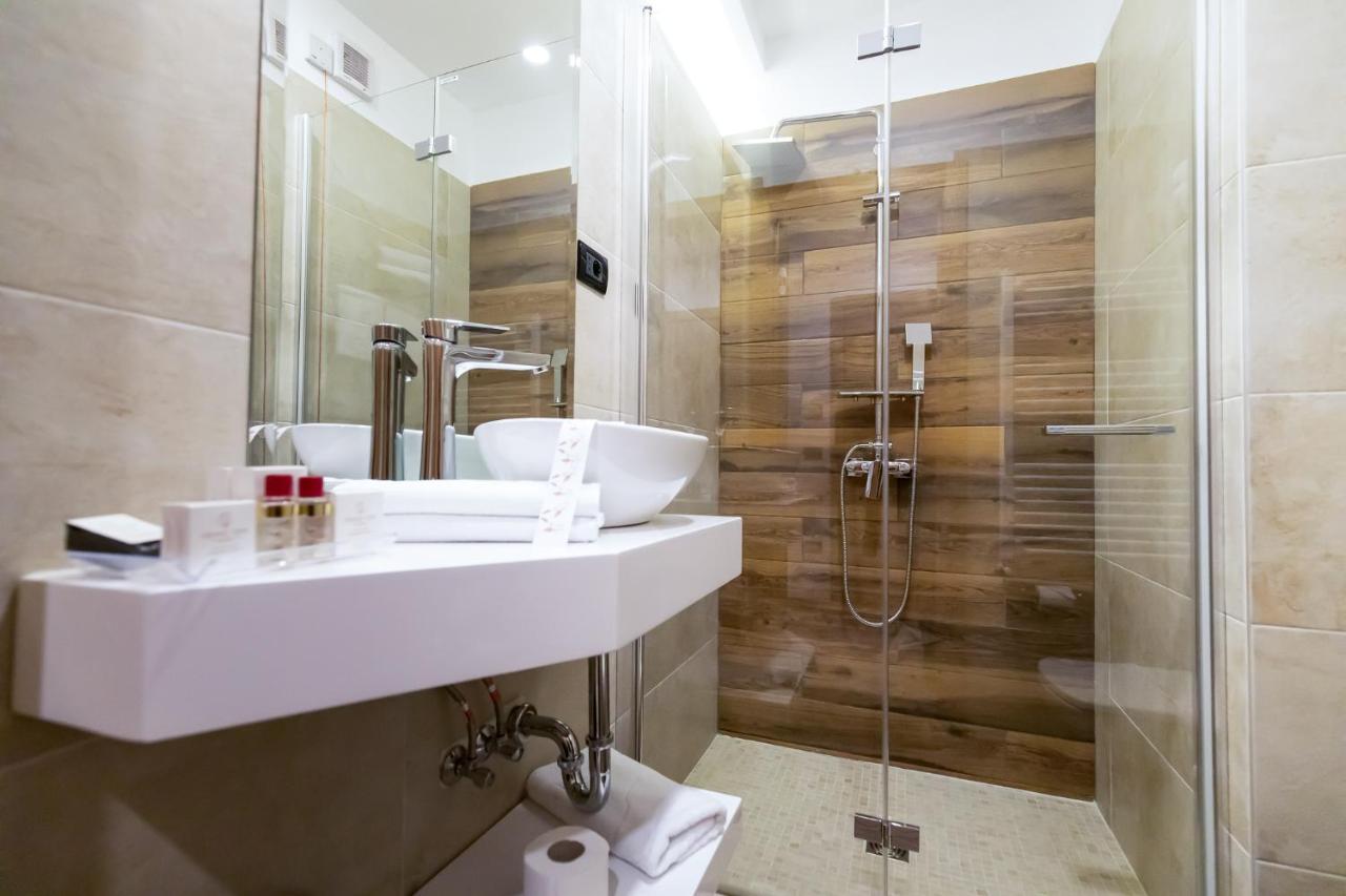 Grand View Hotel & Suites Copou Iasi Ngoại thất bức ảnh