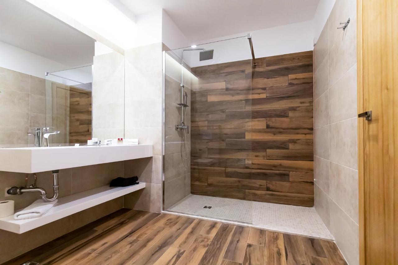 Grand View Hotel & Suites Copou Iasi Ngoại thất bức ảnh