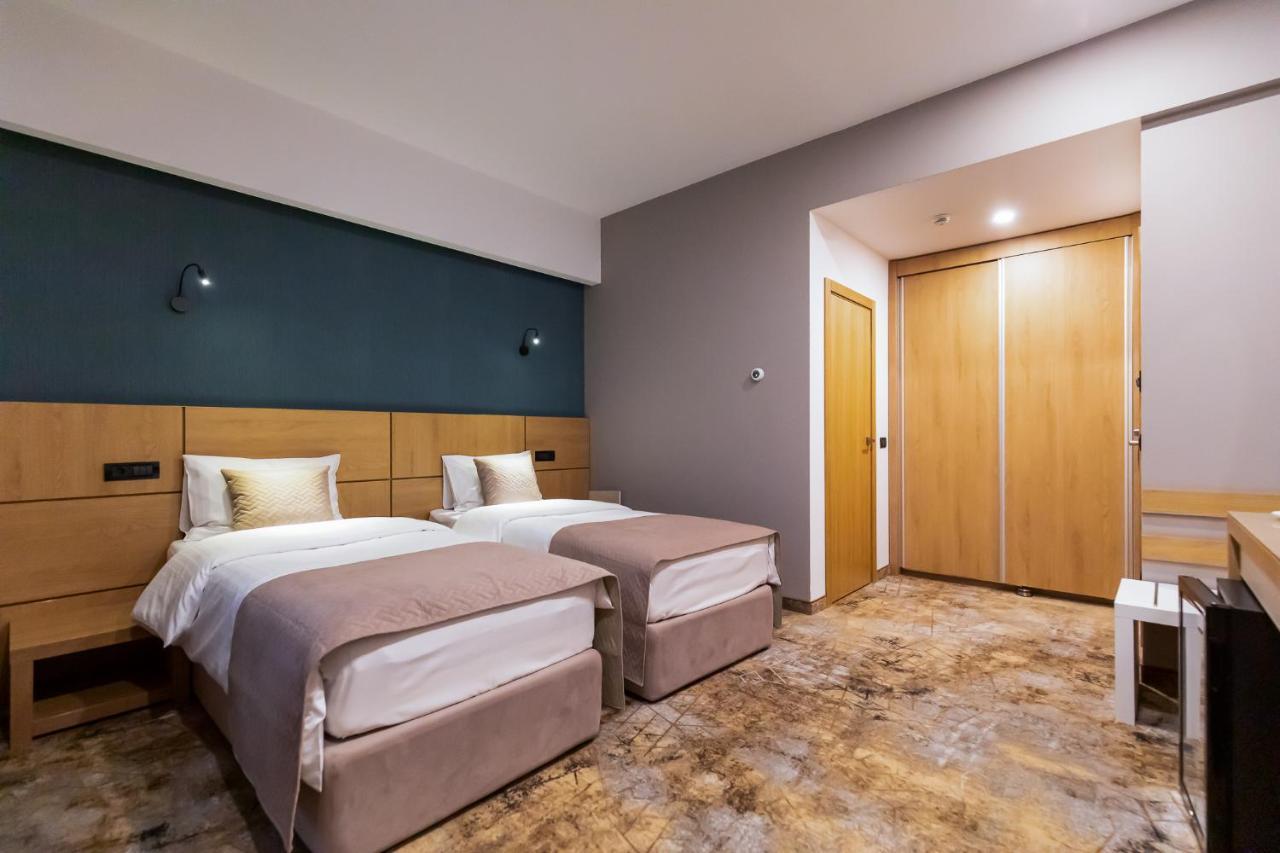Grand View Hotel & Suites Copou Iasi Ngoại thất bức ảnh