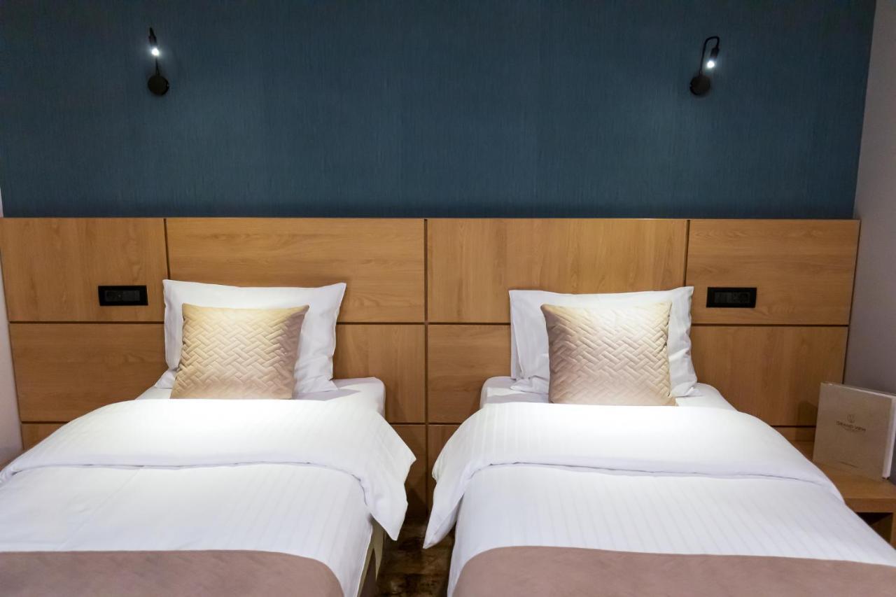 Grand View Hotel & Suites Copou Iasi Ngoại thất bức ảnh